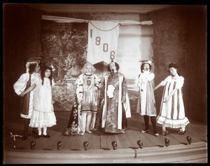 Eine Szene aus einer Amateur-Revue mit dem Titel Barnardesia, präsentiert am Barnard College, New York